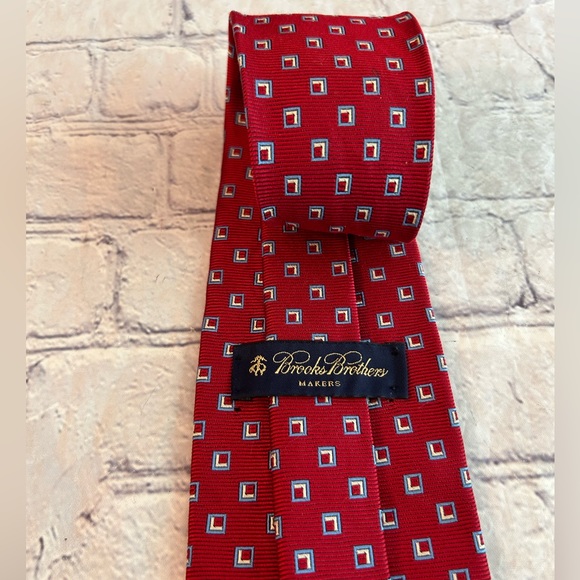 BROOKS BROTHERS MAKERS MENS RED/BLUE/YELLOW PATTERN SILK TIE - Picture 4 of 8